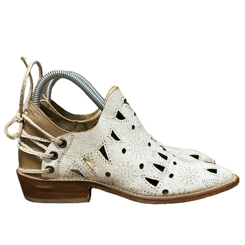 Musse & Cloud White Ankle Booties